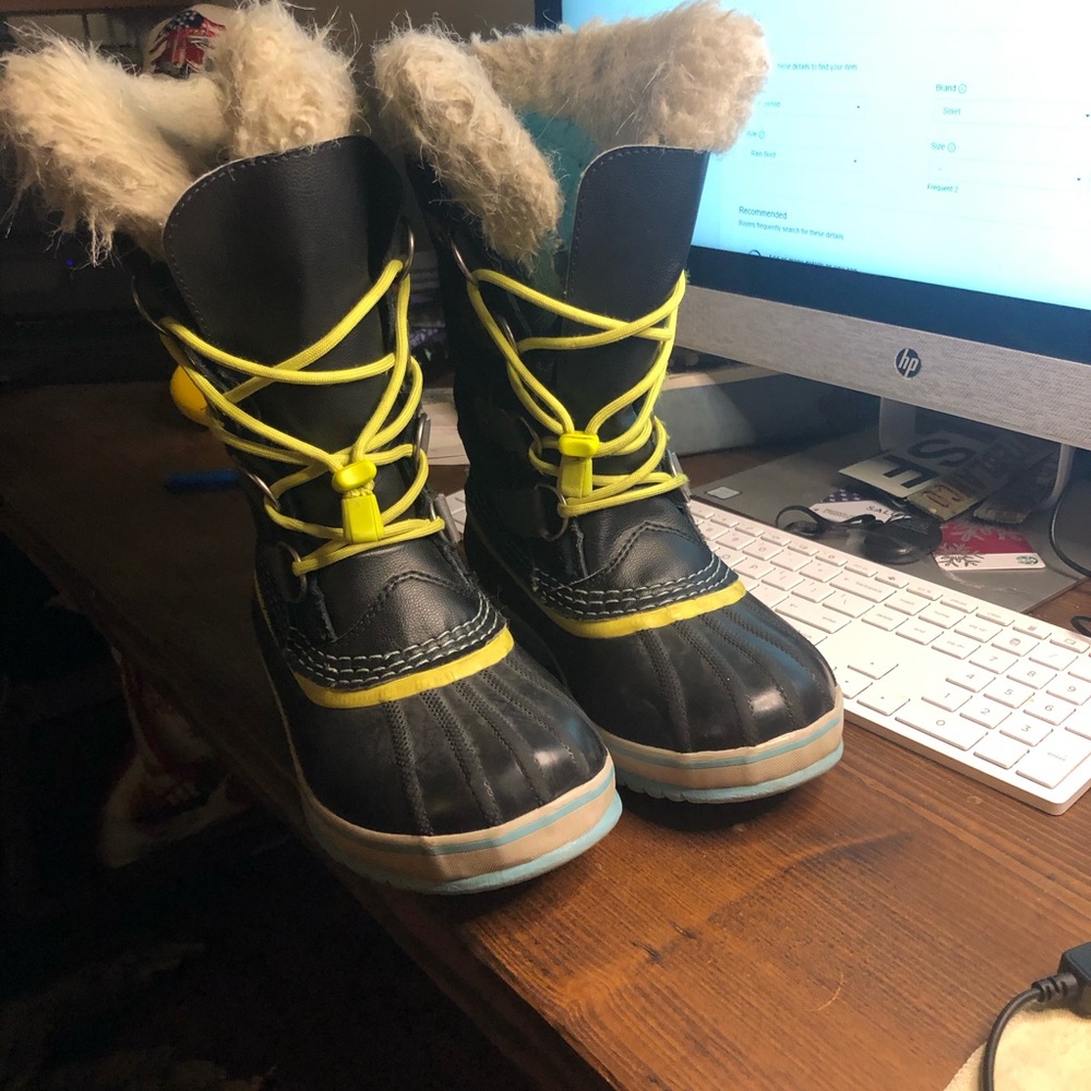 Sorel size 2 boots
